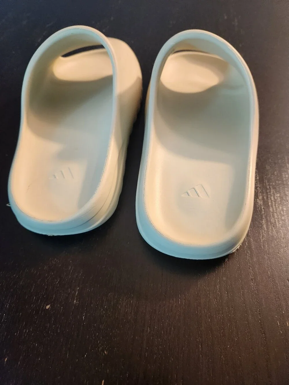 Mens Adidas Yeezy Slide In Bone. Excellent Condition. In The Original Box.